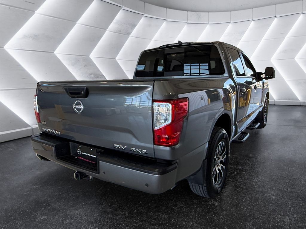 2024 Nissan Titan SV photo 2
