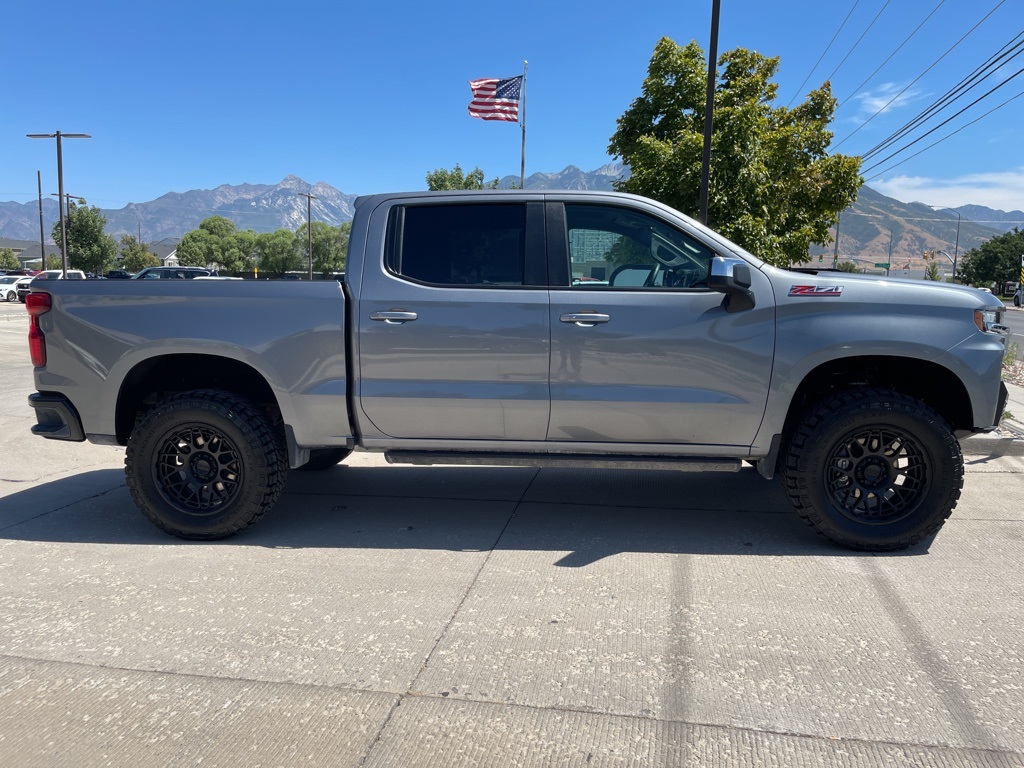 2022 Chevrolet Silverado 1500 LT photo 3