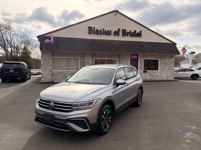 2023 Volkswagen Tiguan S's photo