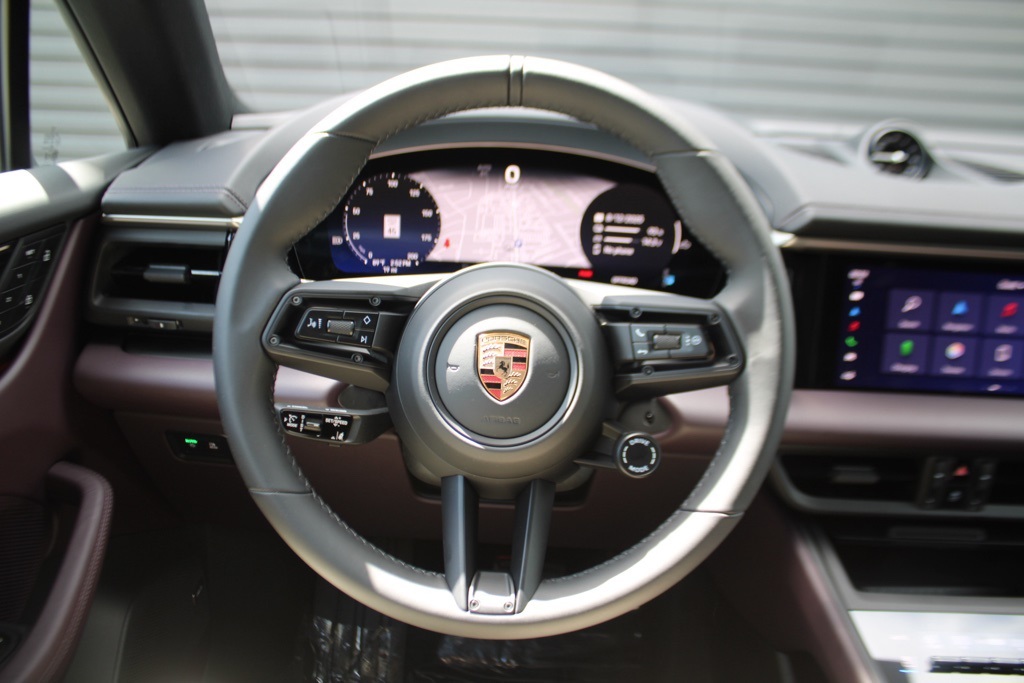 2025 Porsche Macan Electric photo 24