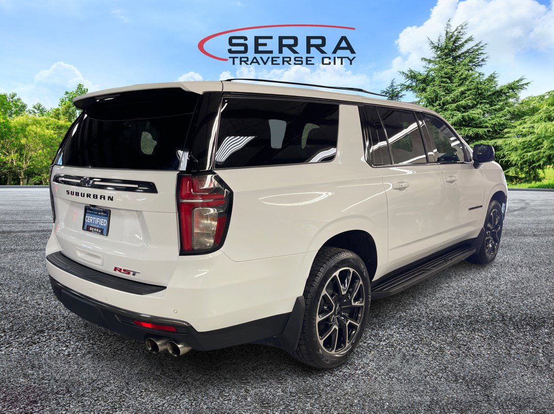 2022 Chevrolet Suburban RST photo 2