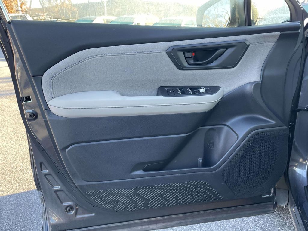 2025 Subaru Forester Premium photo 3