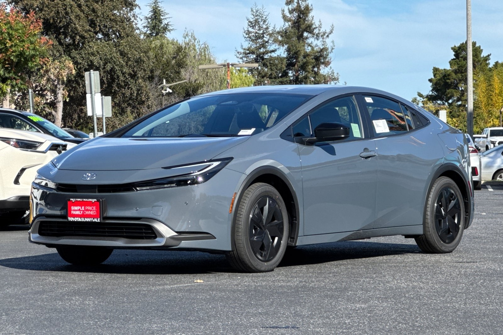 2026 Toyota Prius Plug-in Hybrid SE photo 2