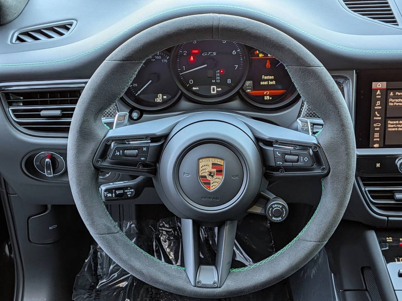 2026 Porsche Macan GTS photo 14