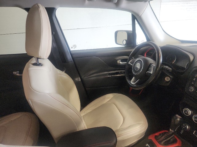2015 Jeep Renegade Trailhawk photo 11