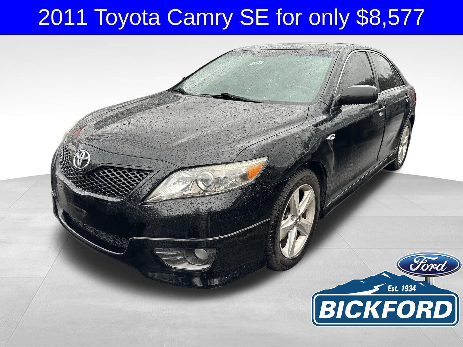 2011 Toyota Camry SE's photo