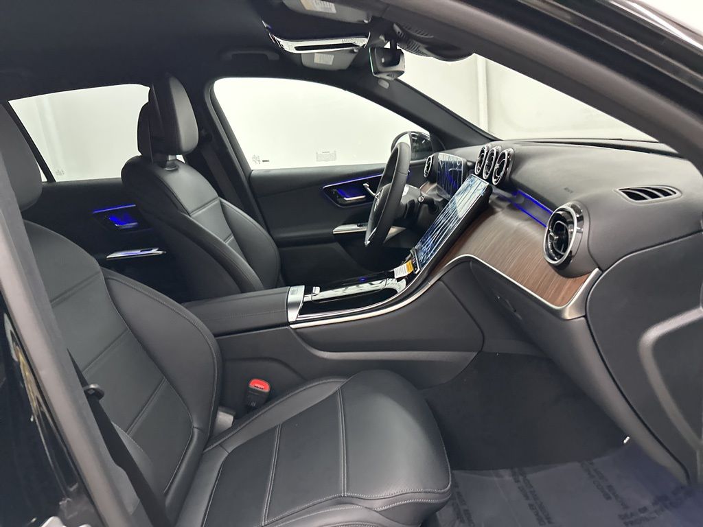 2025 Mercedes Benz GLC 300 photo 19