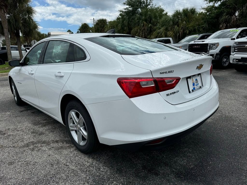 2025 Chevrolet Malibu LS photo 4