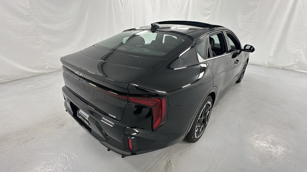 2025 Kia K4 GT-Line photo 3