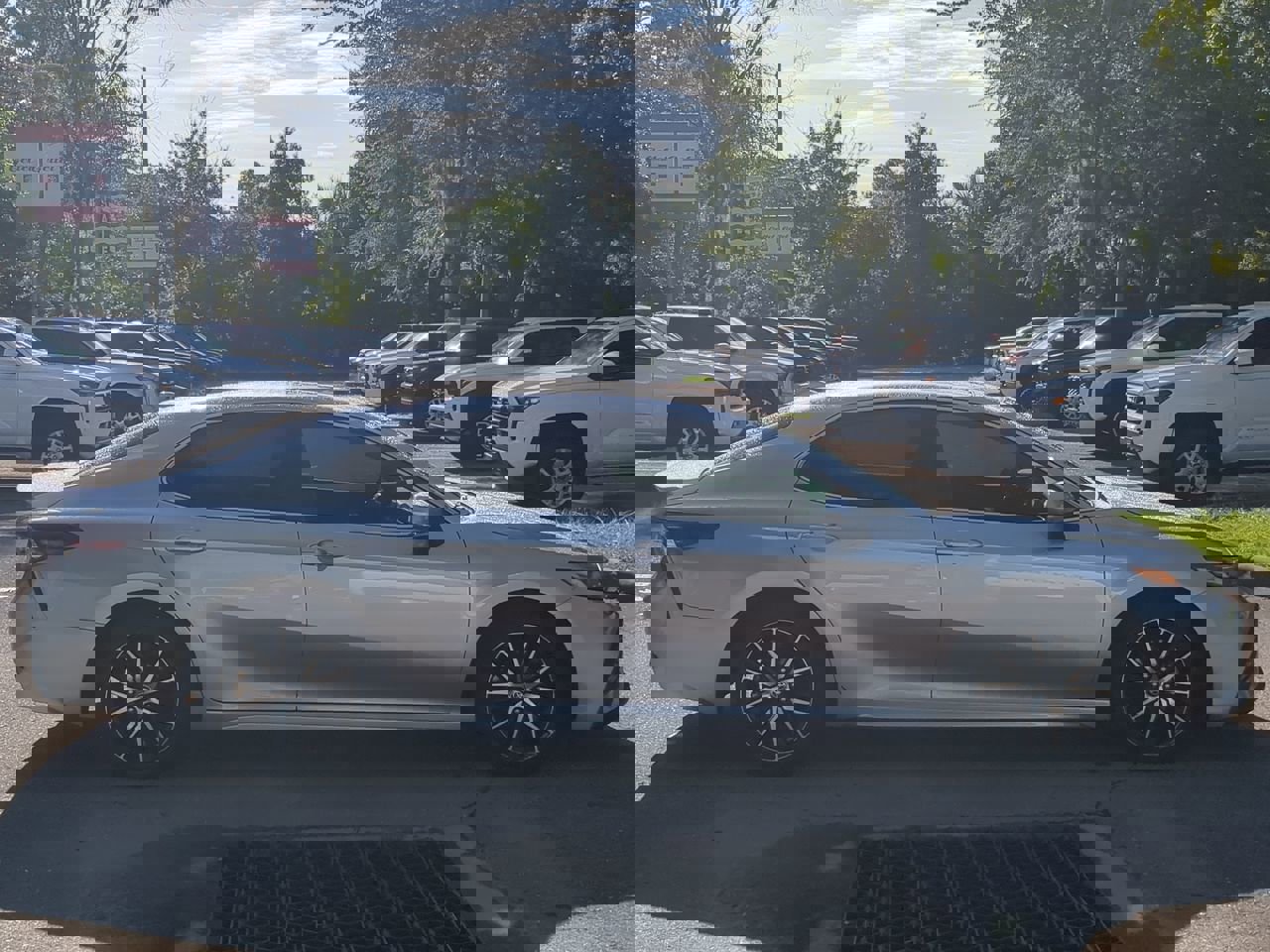 2023 Toyota Camry Hybrid SE photo 3