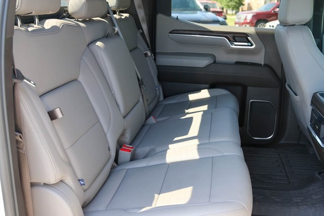Used 2024 White GMC SLT image 21