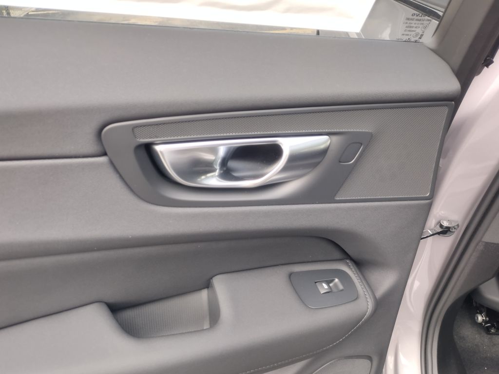 2026 VOLVO XC60 - Image 18