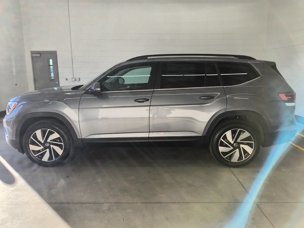 2025 Volkswagen Atlas SE Technology photo 2