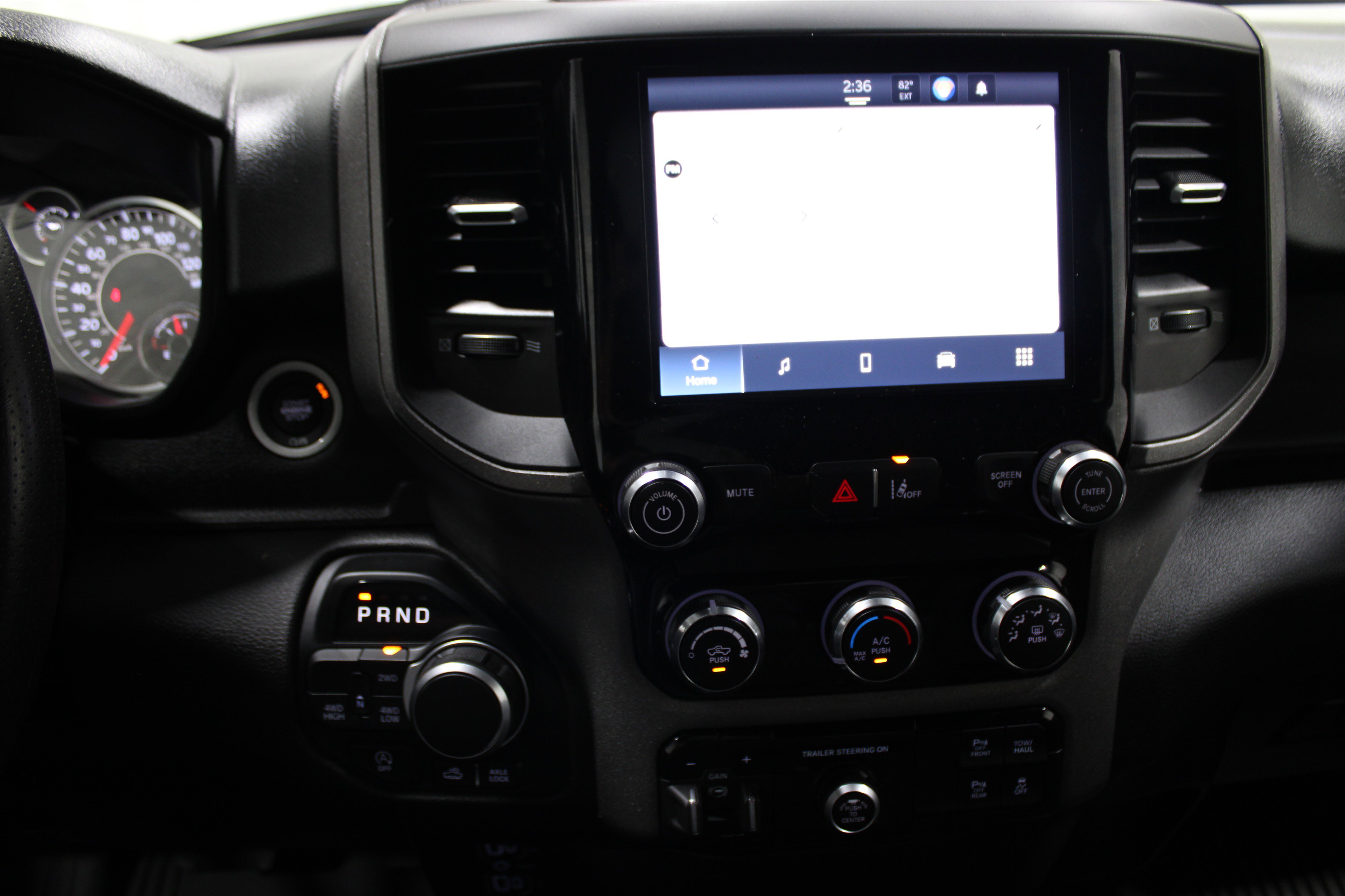 2025 Ram 1500 Tradesman photo 4