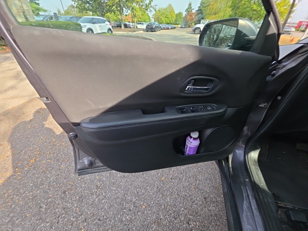2016 Honda HR-V LX photo 16