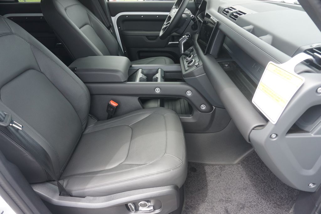 2025 Land Rover Defender 130 X-Dynamic SE photo 22