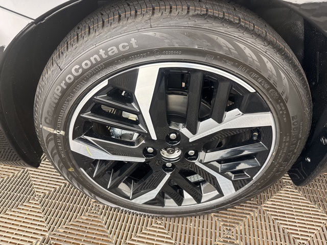 2025 Nissan Versa 1.6 SR photo 26