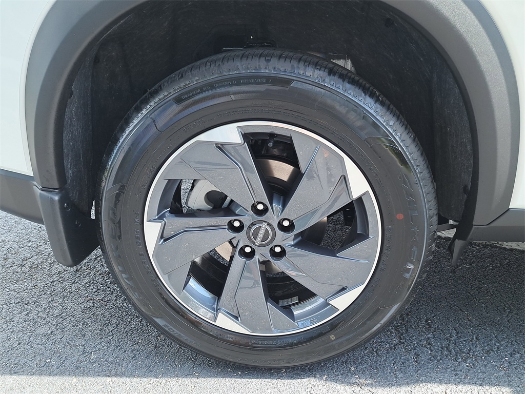 2026 Nissan Rogue SV photo 8
