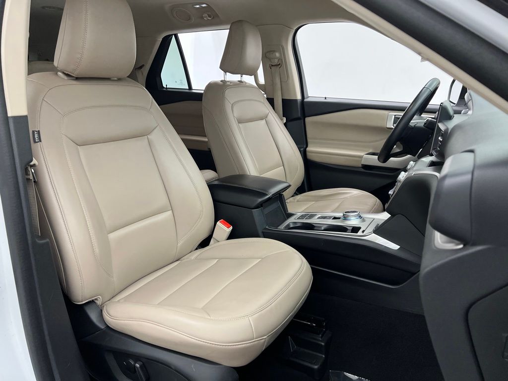 2023 Ford Explorer XLT photo 25