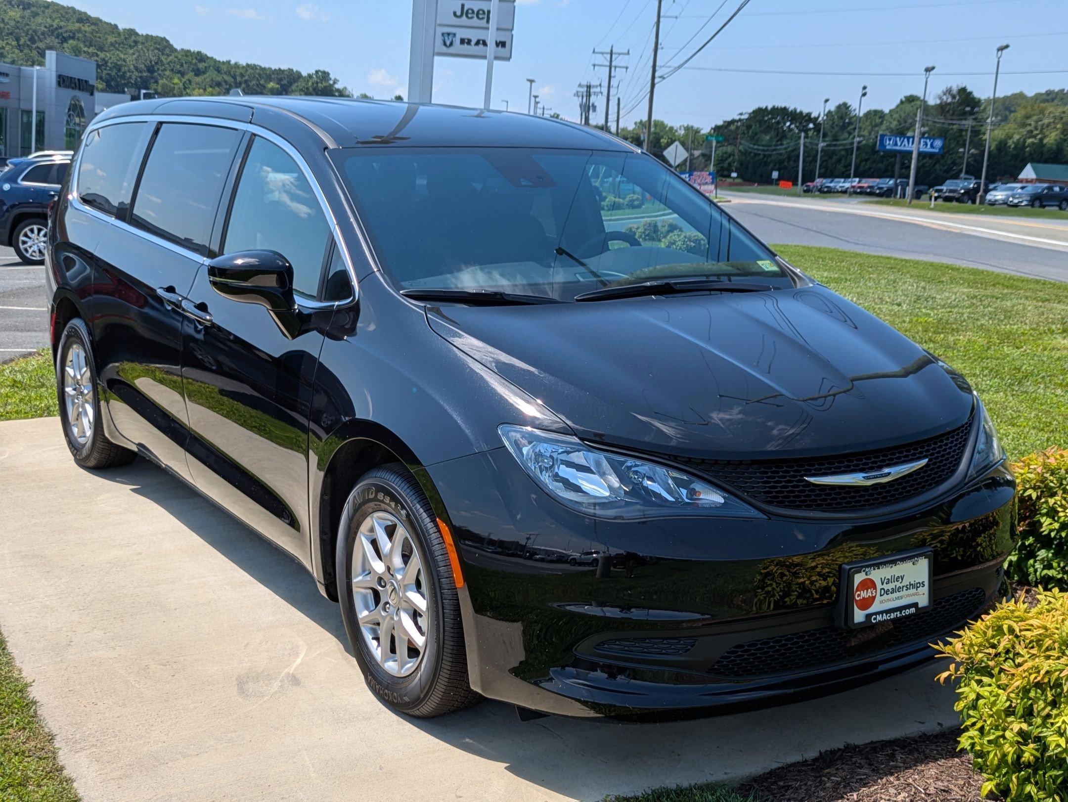 2025 Chrysler Voyager LX photo 3