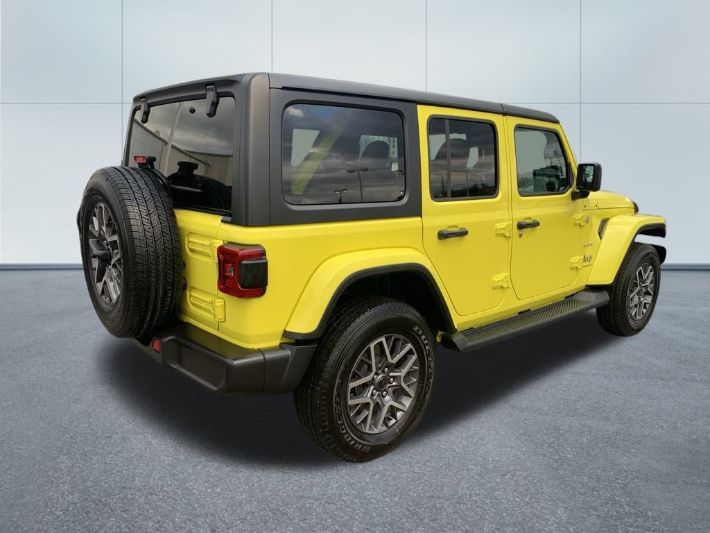2024 Jeep Wrangler Sahara photo 4