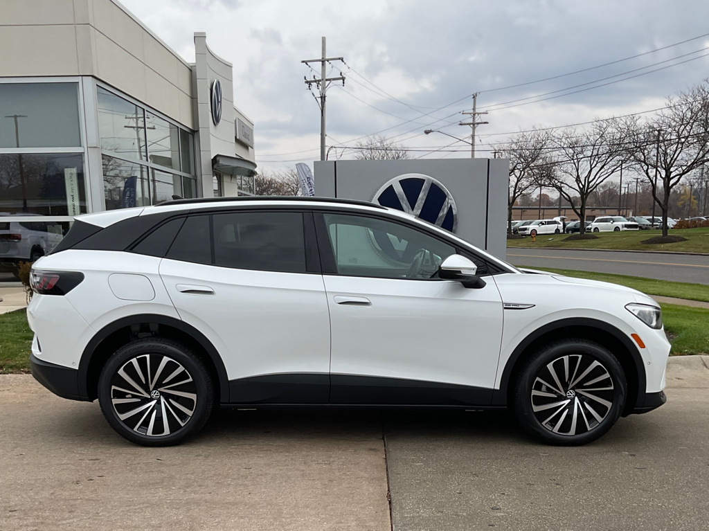 2025 Volkswagen ID.4 Pro photo 3