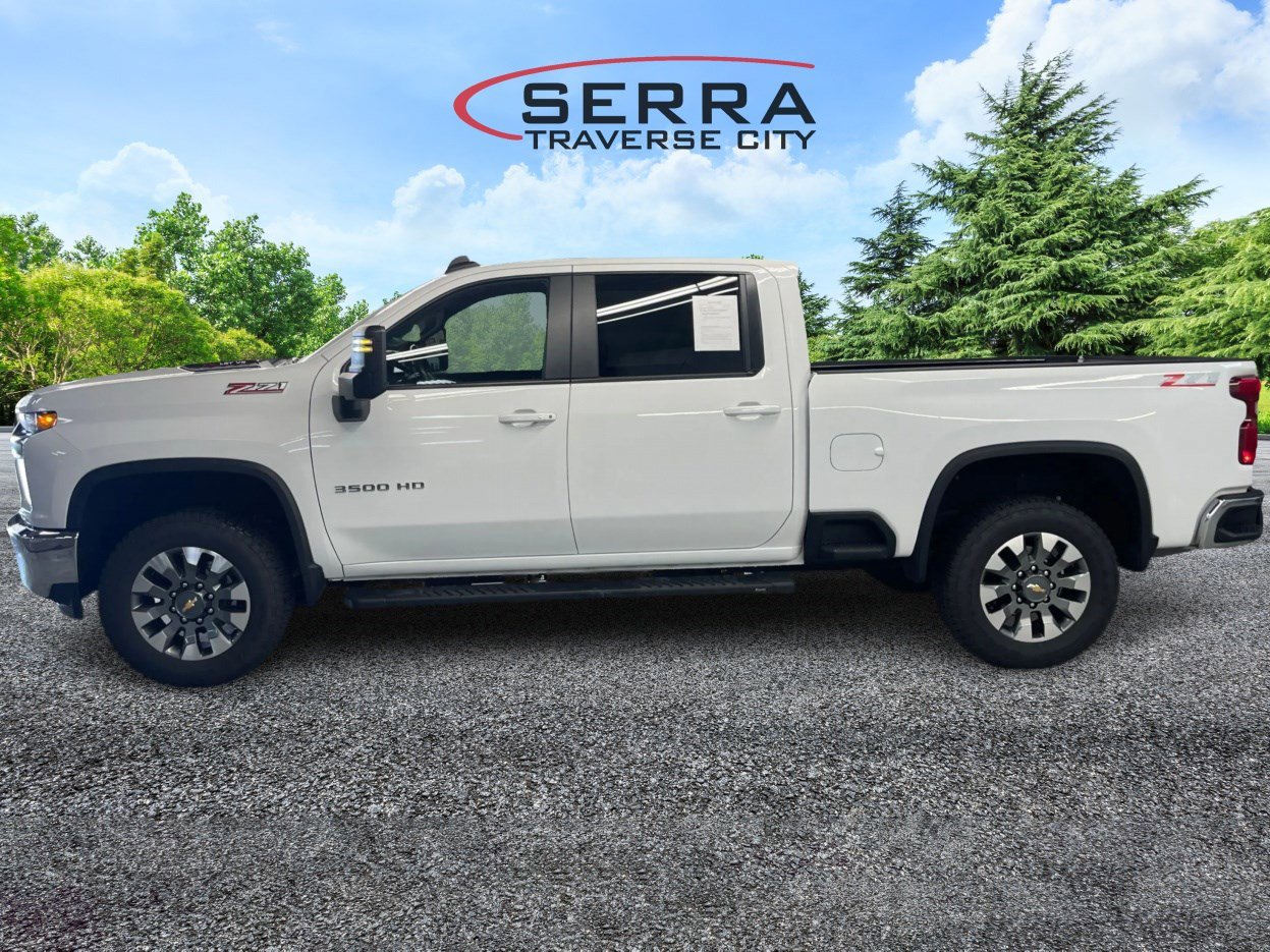 2023 Chevrolet Silverado 3500HD LT photo 8