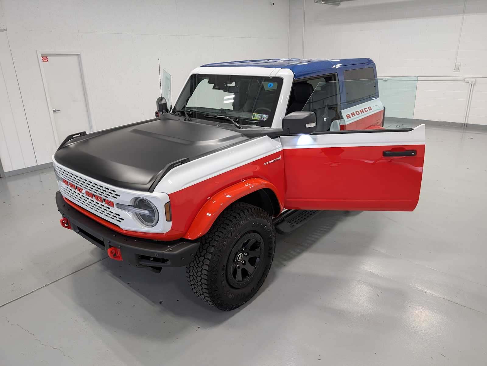 2025 Ford Bronco First Edition photo 14