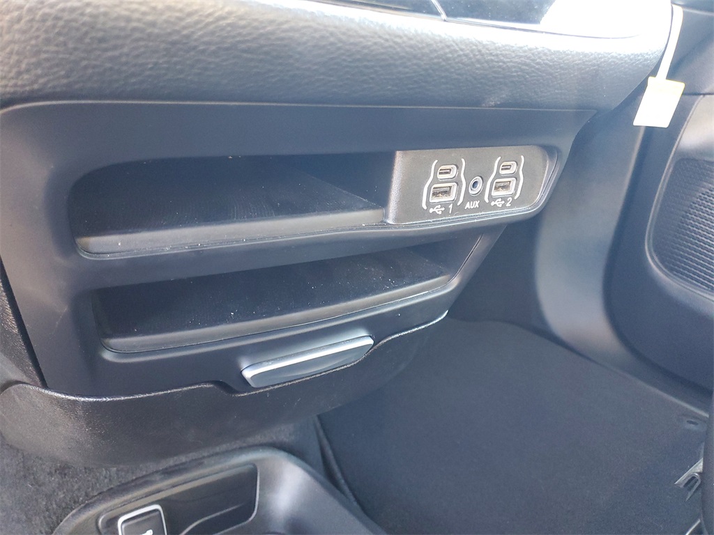 2024 Chrysler Pacifica Touring photo 25