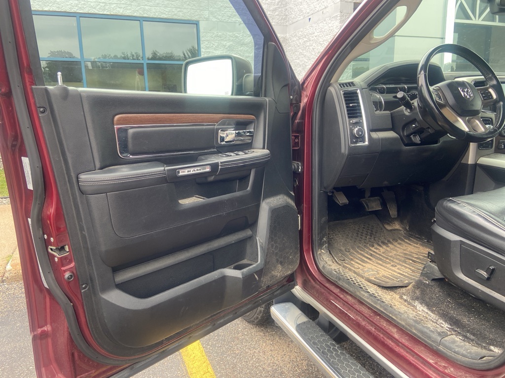 2016 Ram 1500 Laramie photo 9