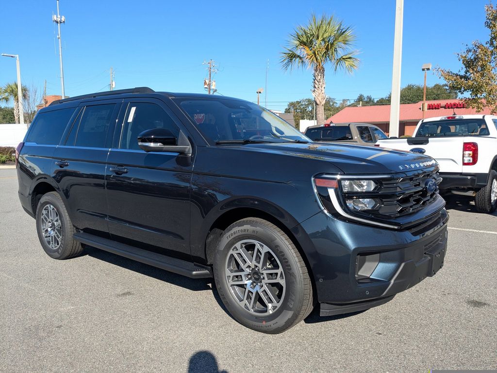 2025 Ford Expedition photo 2
