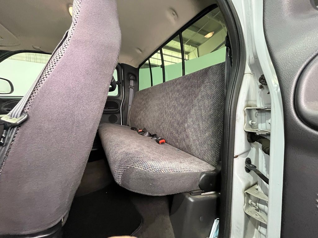 2000 Dodge Ram SLT photo 17