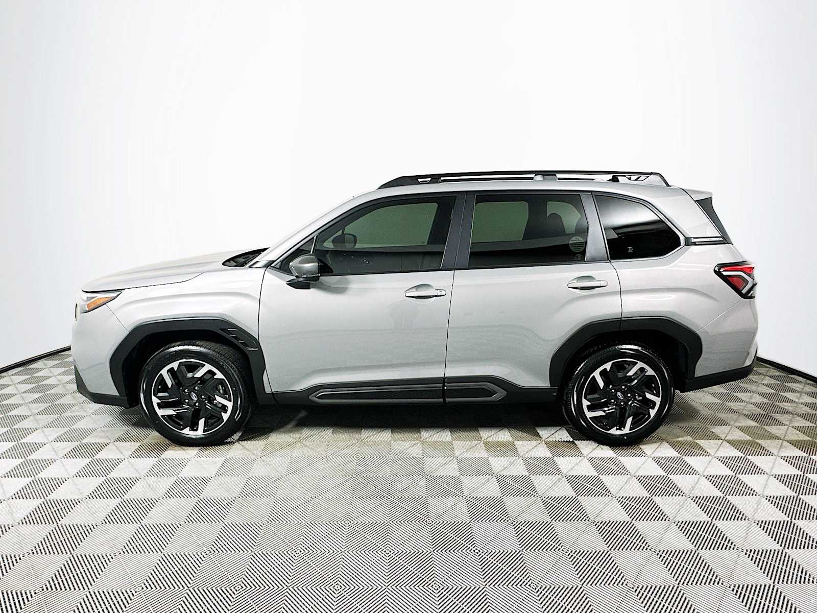 2025 Subaru Forester Limited photo 4