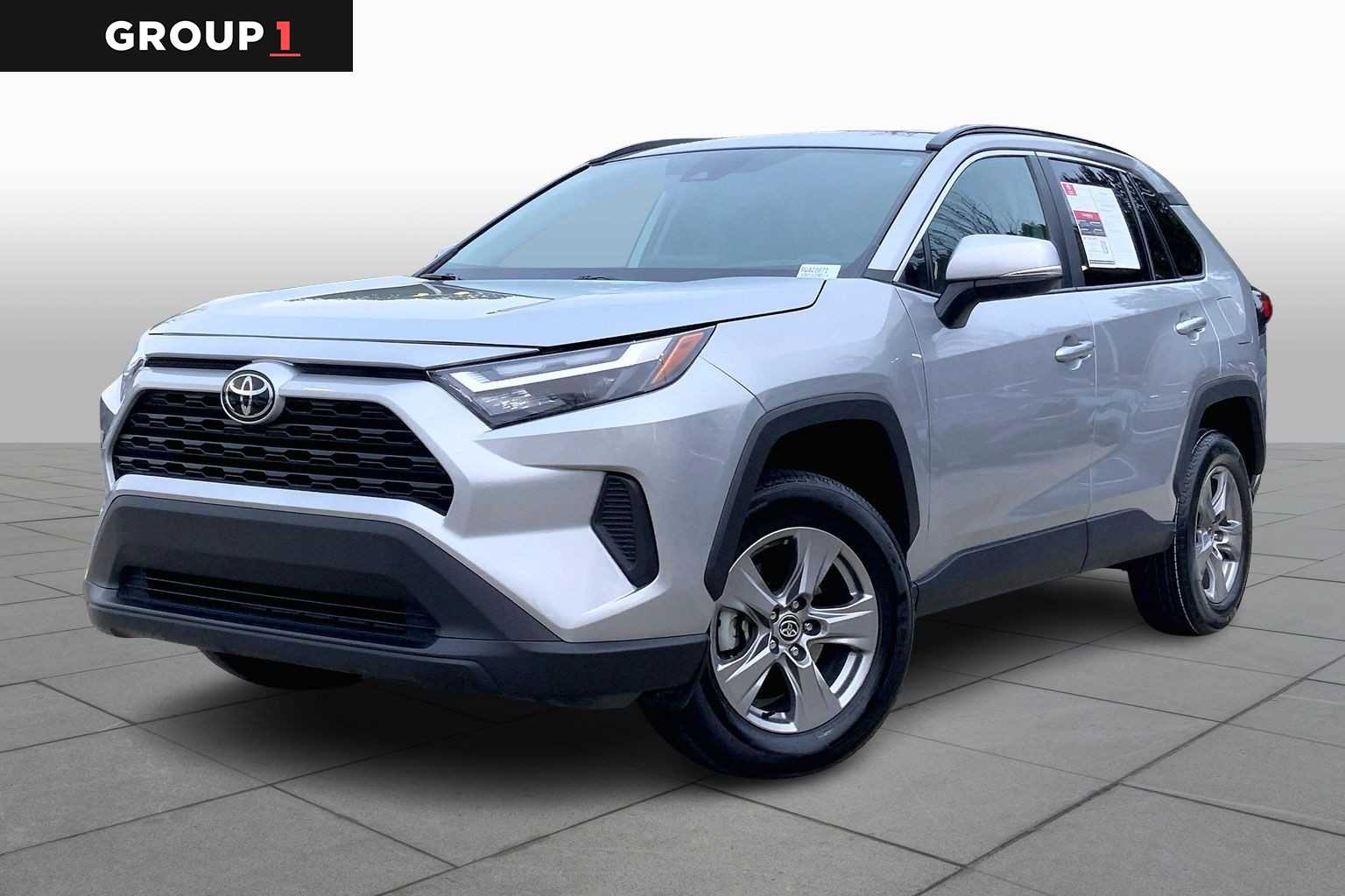 2024 Toyota RAV4 XLE's photo