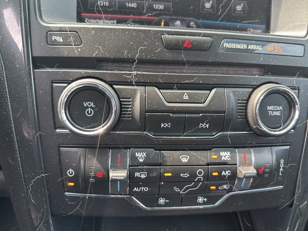 2016 Ford Explorer XLT photo 10