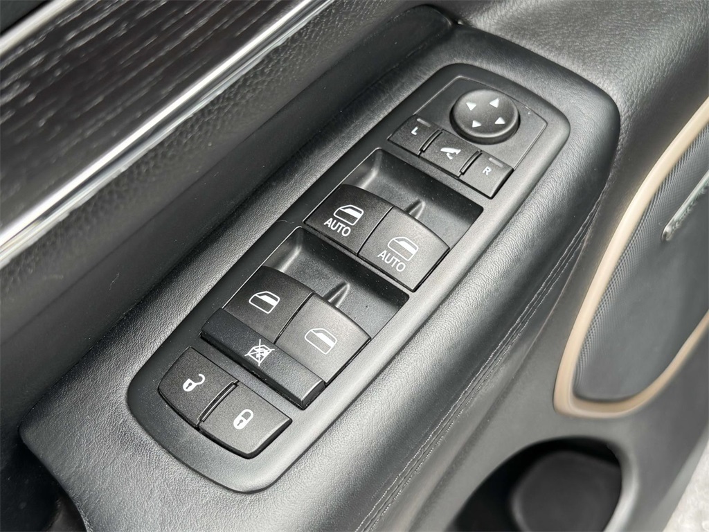 2016 Jeep Grand Cherokee Summit photo 27