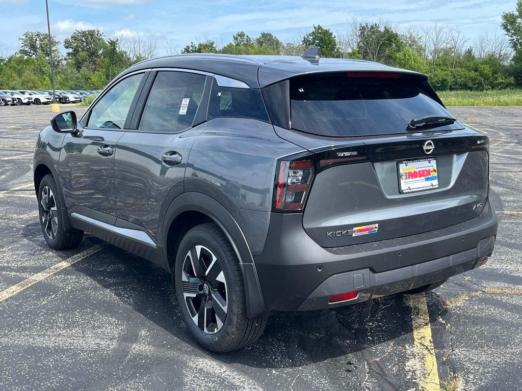 2025 Nissan Kicks SV photo 3