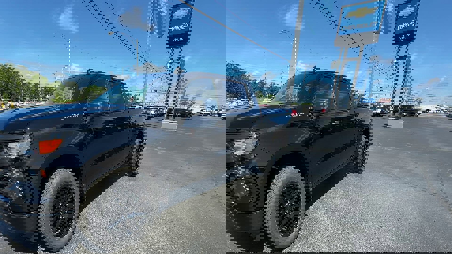 2025 Chevrolet Silverado 1500 Custom photo 3