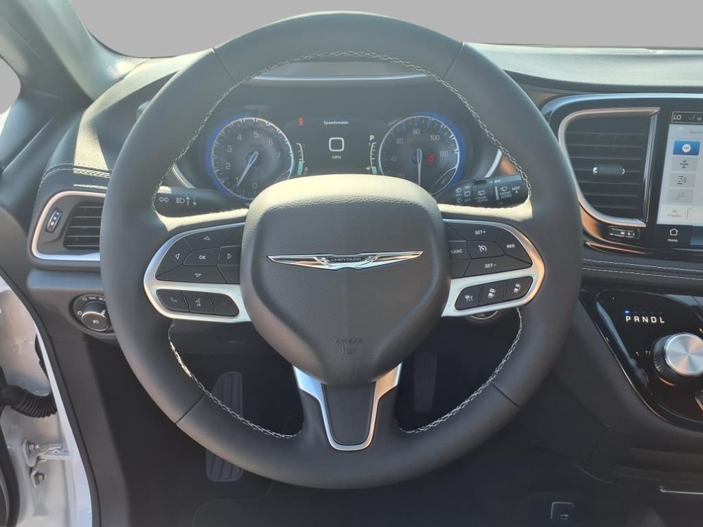 2026 Chrysler Pacifica photo 11