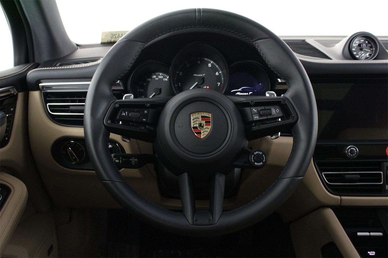 2025 Porsche Macan T photo 12