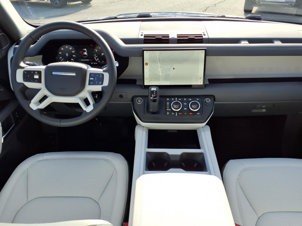 2025 Land Rover Defender 110 S photo 4