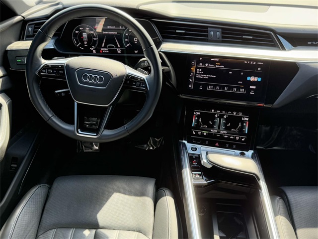 2022 Audi e-tron Prestige photo 17