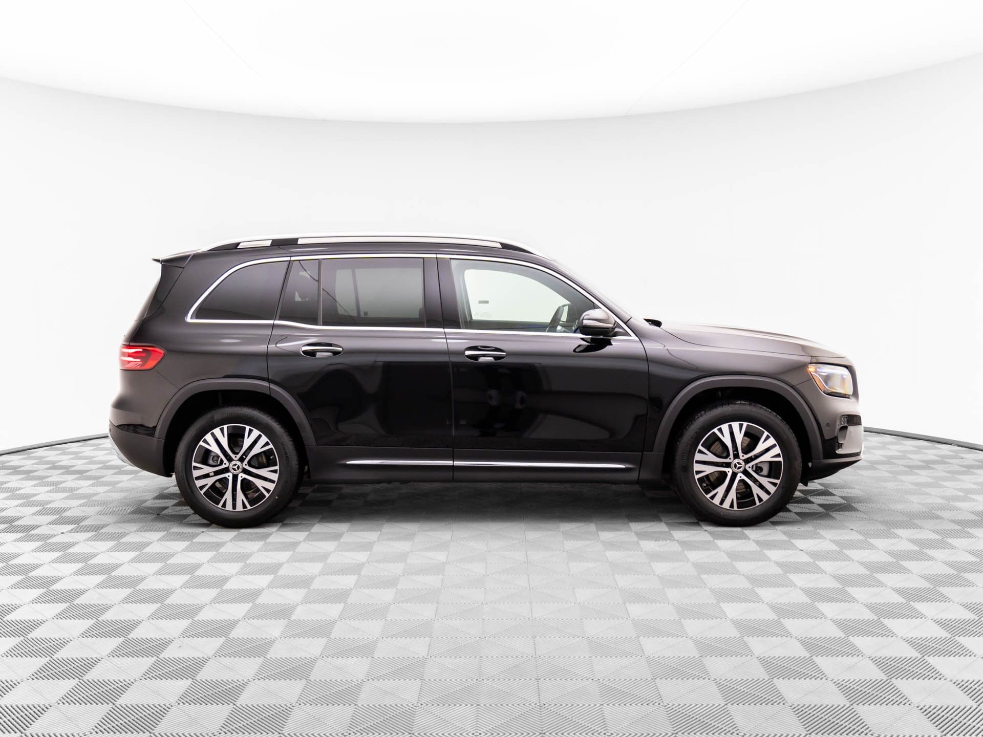 2025 Mercedes Benz GLB 250 4MATIC photo 6