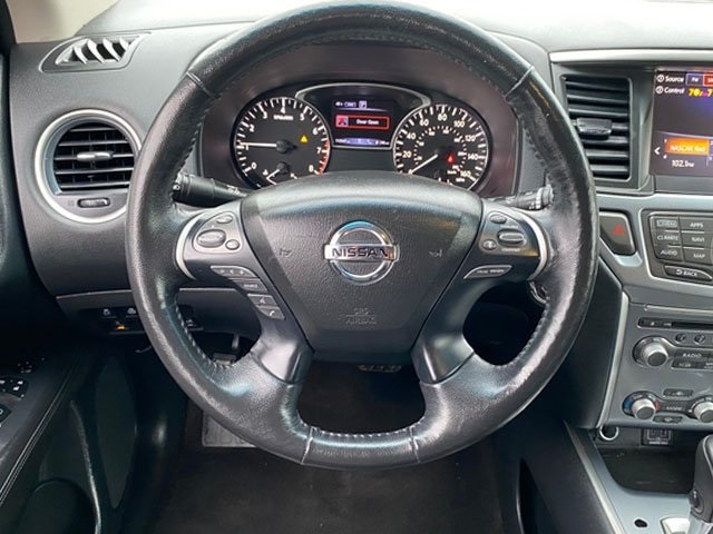 2019 Nissan Pathfinder SL photo 7