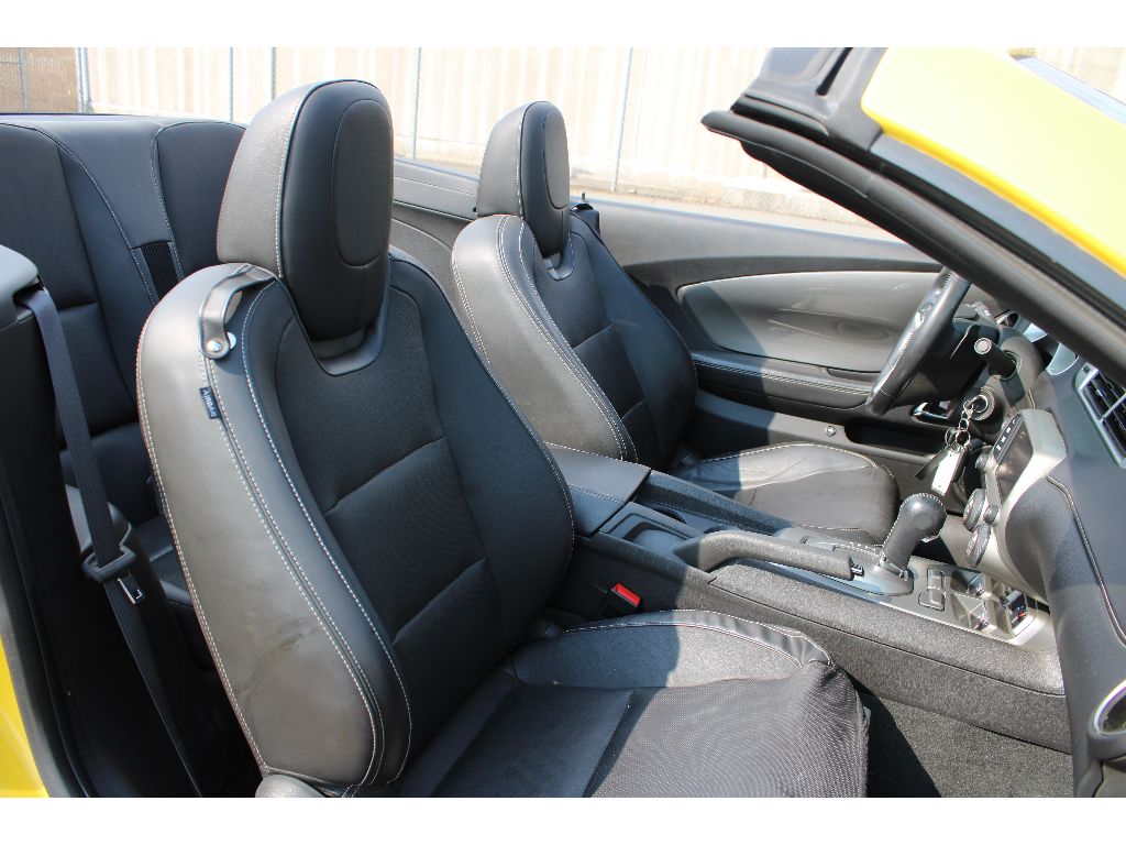 2013 Chevrolet Camaro 2LT photo 23