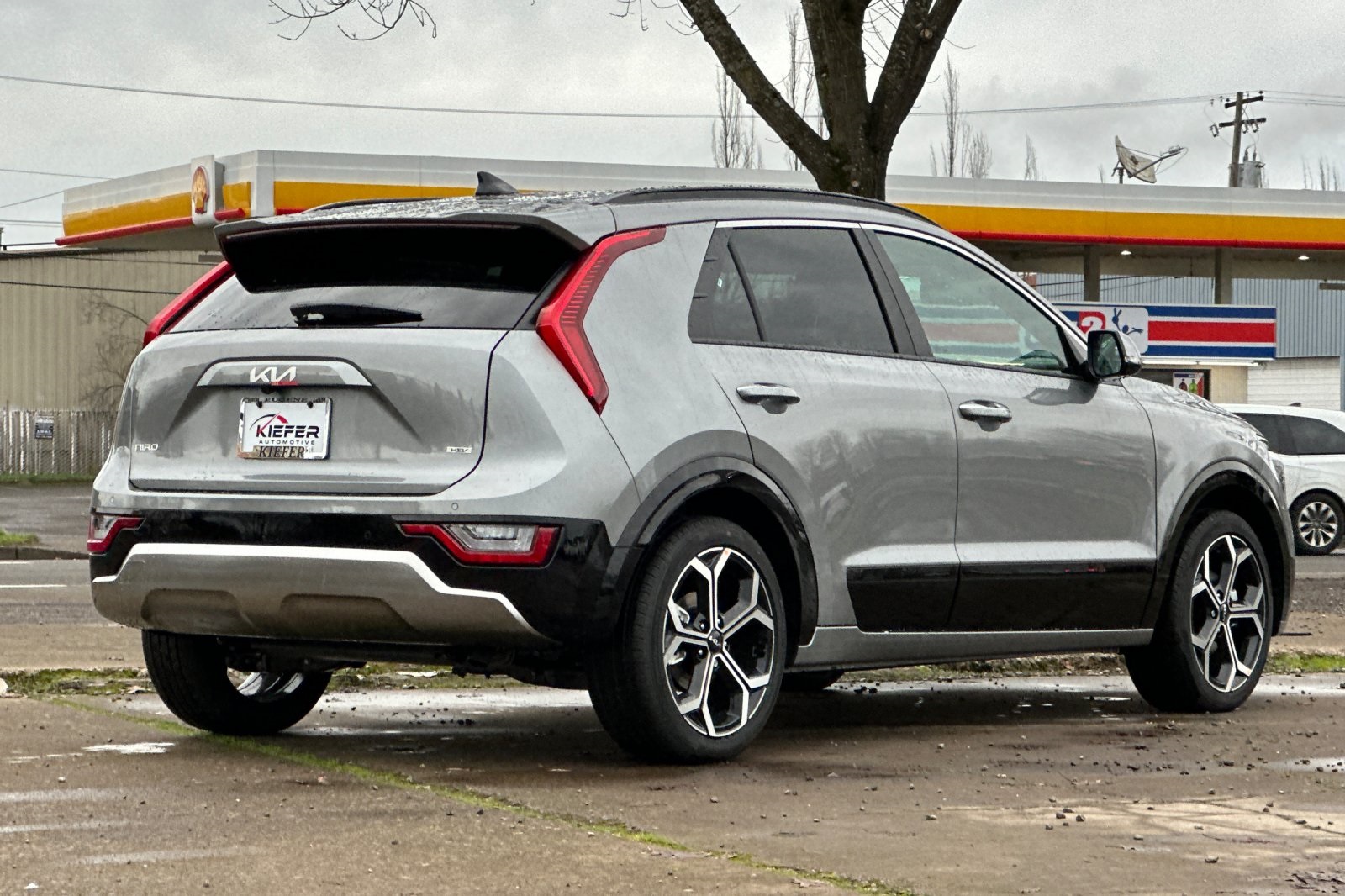 2025 Kia Niro SX Touring photo 3
