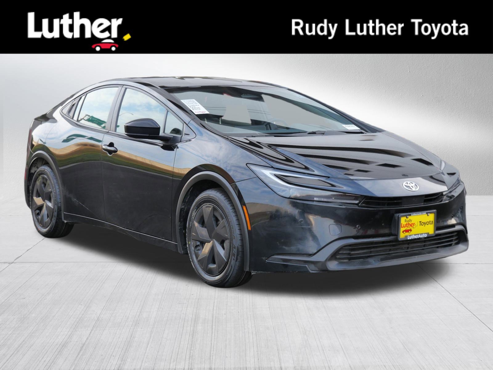 2024 Toyota Prius LE's photo