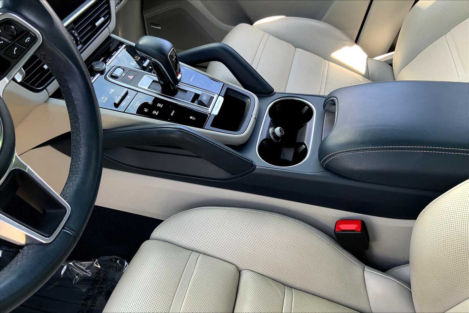 2022 Porsche Cayenne Base photo 15