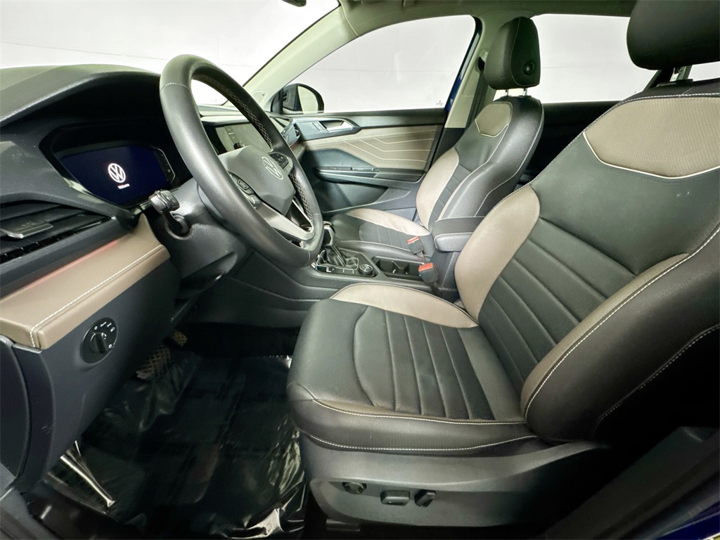 2024 Volkswagen Taos SEL photo 2
