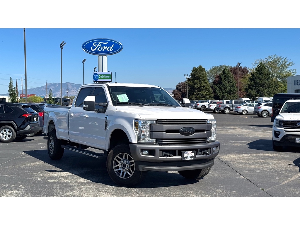 2018 Ford F-350 Super Duty Lariat's photo